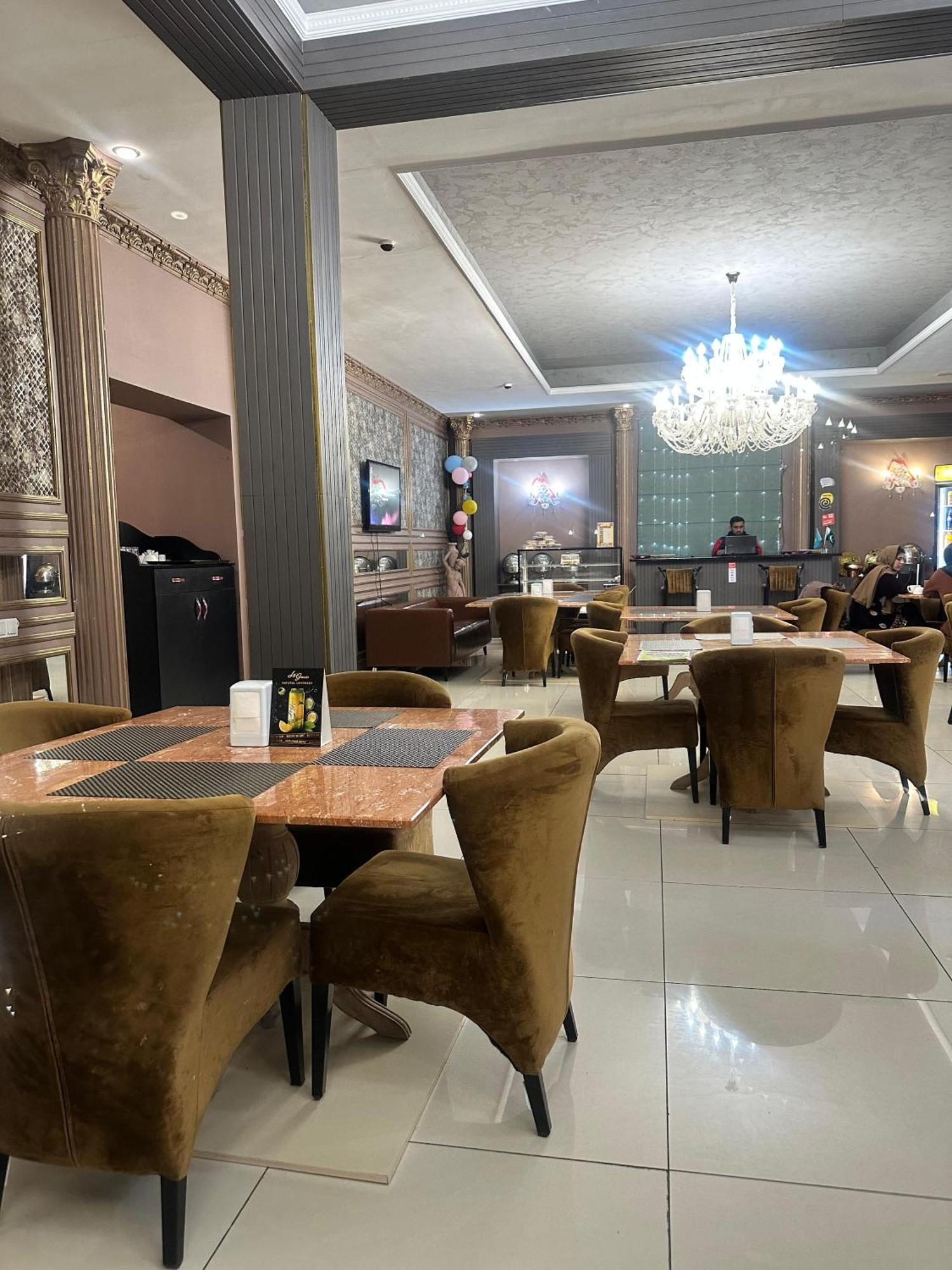 Lion Hotel Αστάνα Εξωτερικό φωτογραφία